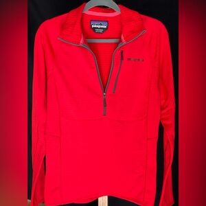 Men’s Patagonia pull over. Like new.